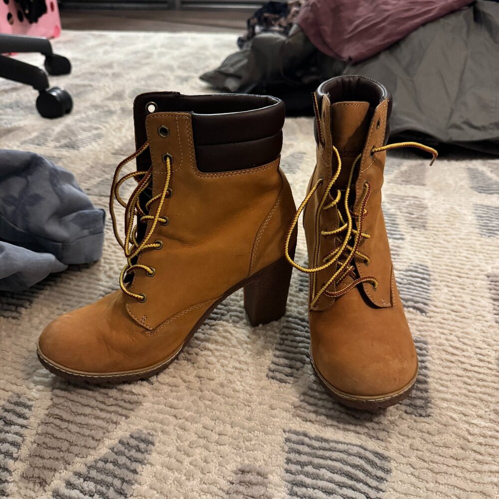 Timberland • Block Heel Ankle Boots • 7.5